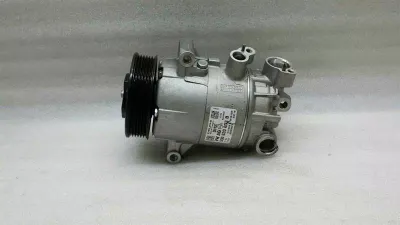 Volkswagen Golf Compresseur de climatisation inconnu 5Q0820803B