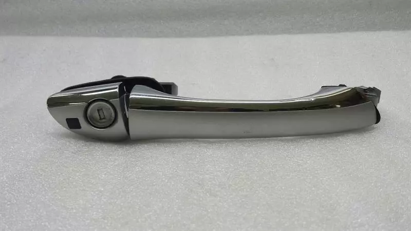 Mercedes-Benz CLA (C174 / C178) Mercedes CL W215 door handle exterior front right A2207601270 door handle exterior Body type: Unknown
Fuel: Unknown