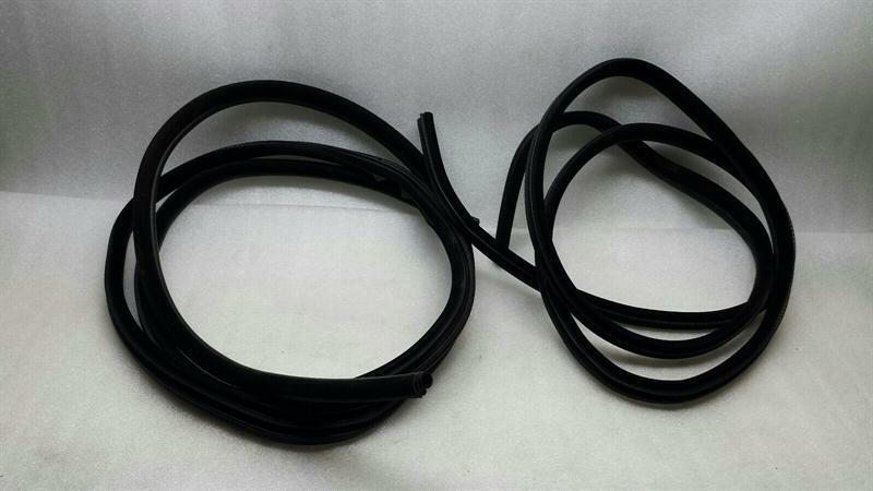 Land Rover Range Rover Range Rover Vogue L322 Door Seal LR012459 Door Seals Rear Set Body type: Unknown
Fuel: Unknown