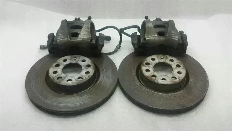 Audi Q3 (F3) Audi Q3 8U brake caliper front set front brake kit Quattro 2.0TDI Body type: SUV
Fuel: Diesel