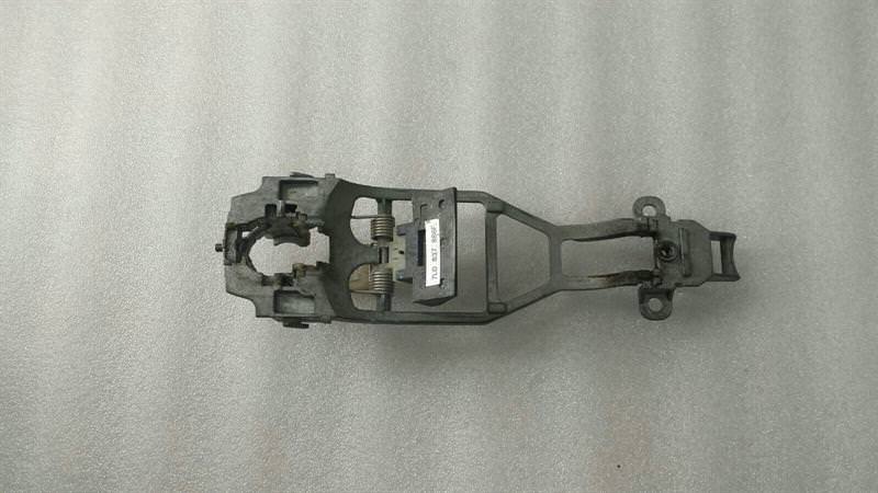 Volkswagen Touareg Door handle Volkswagen Touareg 7L FRH door handle carrier 7...