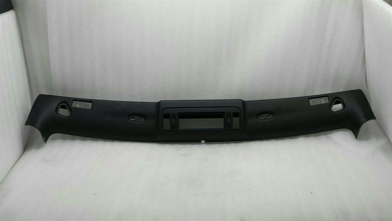 BMW 6 (E63 / E64) BMW 6 Series E64 M6 Windshield Headliner 51448029947 Bezel Windshield Top