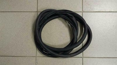 Volkswagen Touareg 7L RLH Durvju blīvējums 7L0839915B Durvju blīvslēgi ​​aizmugurē pa kreisi