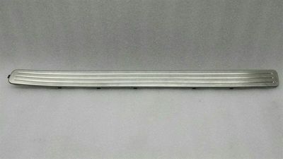 VOLKSWAGEN TOUAREG 7L FLH durvju slieksnis 7L0853655C durvju hromēta sloksne priekšā pa kreisi