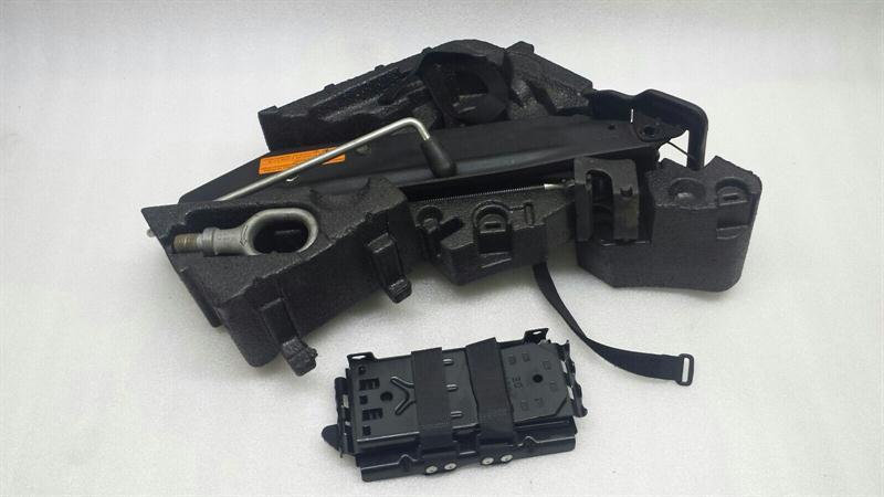 Volkswagen Touareg SAVER KIT VOLKSWAGEN TOUAREG 7L SAVER KIT 7L0011031B jack...