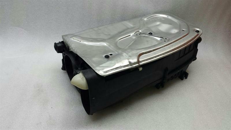 Mercedes-Benz A (W176) Mercedes E Class W212 W204 Airbox A6510901701 Air Filter Box Body type: Saloon
Fuel: Diesel
