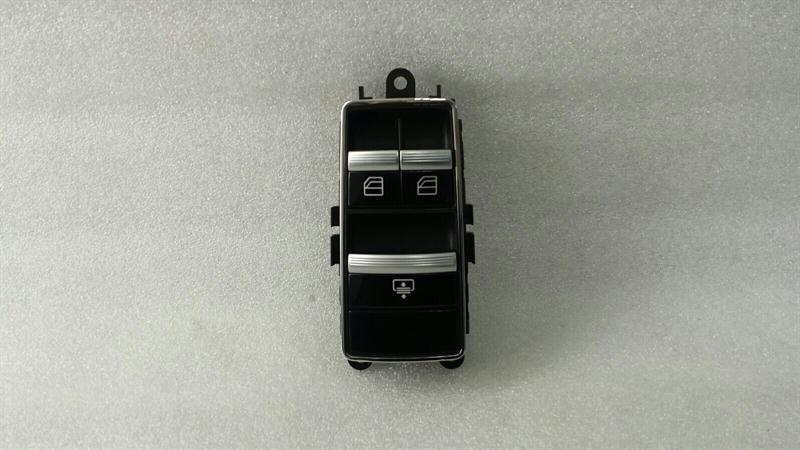 Mercedes-Benz CLA (C174 / C178) Mercedes S Class W221 Rear Window Switch A2218709510 Switch Window Regulator Body type: Unknown
Fuel: Unknown