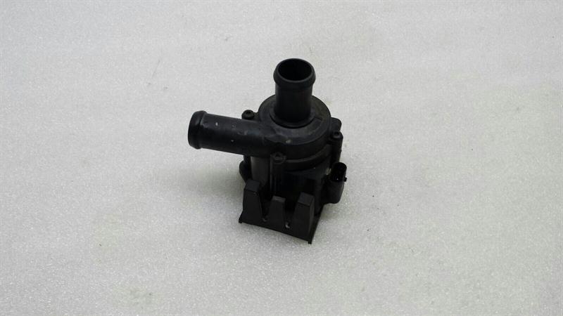 Audi A4 (B9) Audi A4 8K additional cooling pump 8K0965561A coolant pump pump CAG Body type: Unknown
Fuel: Unknown