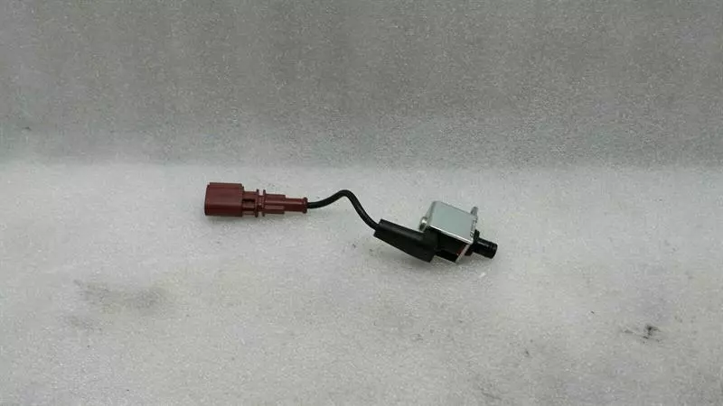 Audi A3 (8P) Audi A3 8P water pump sensor 04L907284 solenoid valve water pump