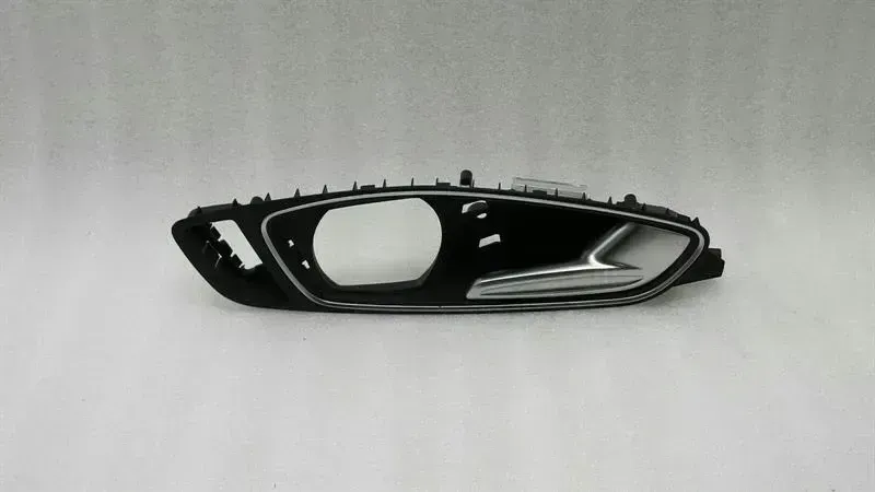 Audi A1 (8X) Audi A1 8X interior door handle front right 8X0837020E front right door inner handle Body type: Hatchback
Fuel: Petrol