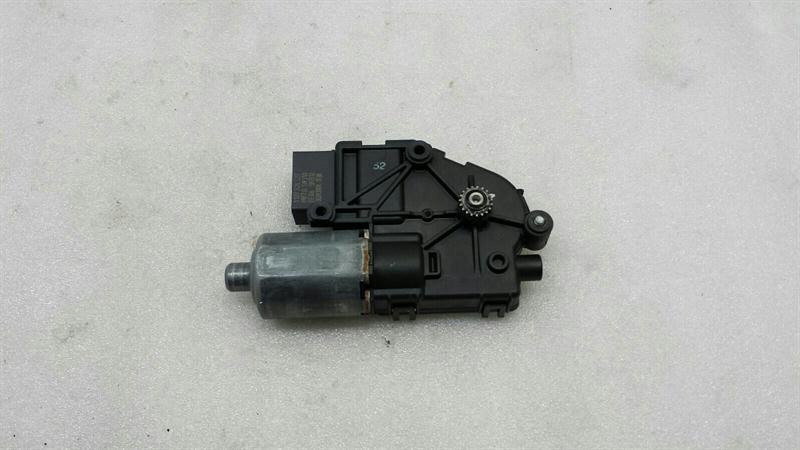 Porsche Panamera Porsche Panamera 970 Sun Roof Motor 97062421104 Sunroof Motor