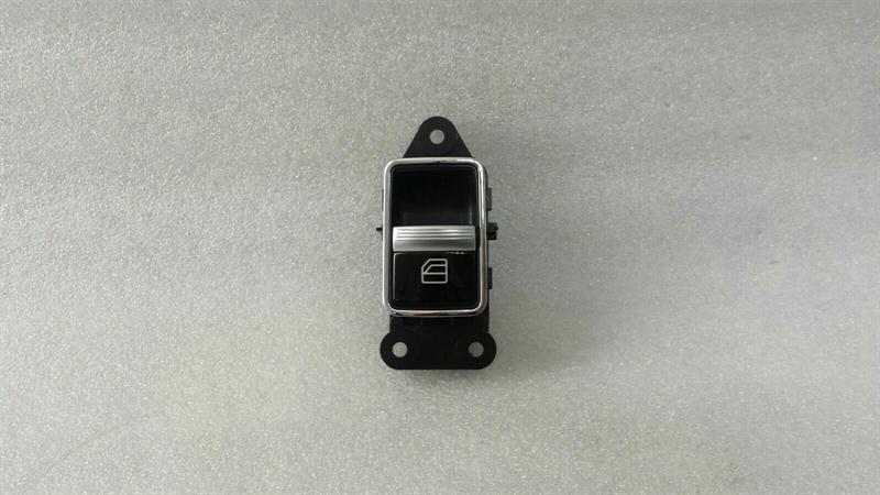Mercedes-Benz CLA (C174 / C178) Mercedes S-Class W221 Window Switch A2218704579 Power Window Switch Body type: Unknown
Fuel: Unknown