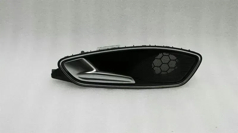 Audi A1 (8X) Audi A1 8x Interior Door Handle Rear Left 8X4839019C Rear Left Door Inner Handle Body type: Hatchback
Fuel: Petrol