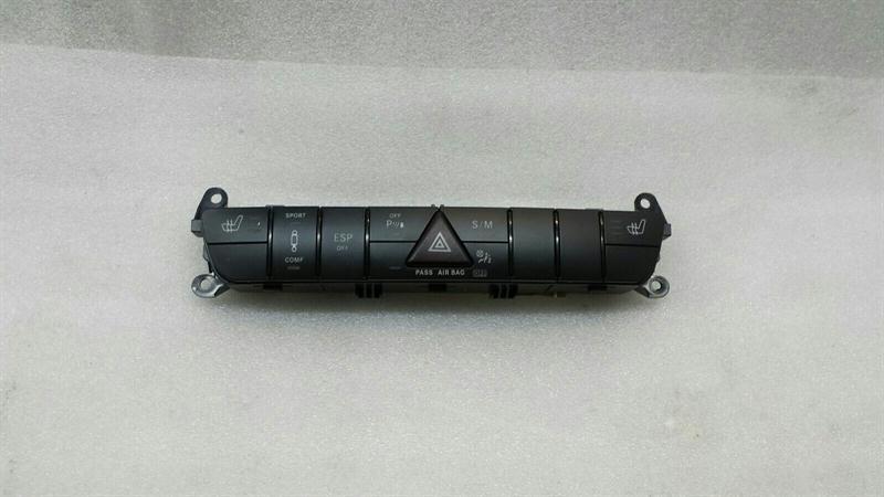 Mercedes-Benz CLA (C174 / C178) Mercedes GL X164 switch block A1648700551 switch PDC ESP seat heater Body type: Unknown
Fuel: Unknown