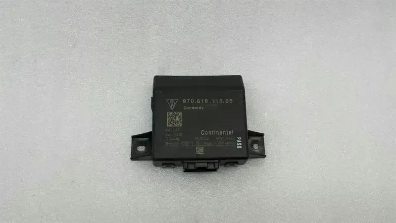 Porsche Panamera Porsche Panamera 970 Gateway Control Unit 97061811505 Gateway Module
