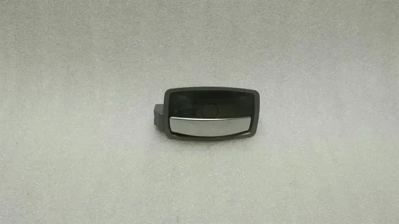 BMW 7 (E65 / E66 / E67 / E68) BMW 7 series E65 E66 door inner handle left 7024303 interior door handle left Body type: Saloon
Fuel: Petrol