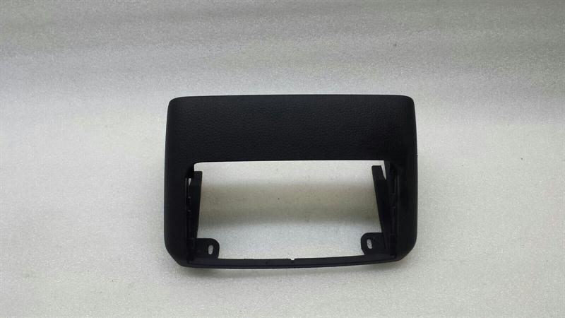 Audi Q7 (4L) Audi Q7 4L COVER CENTER CONSOLE 4L0864147 Bezel Center Console Body type: SUV
Fuel: Diesel