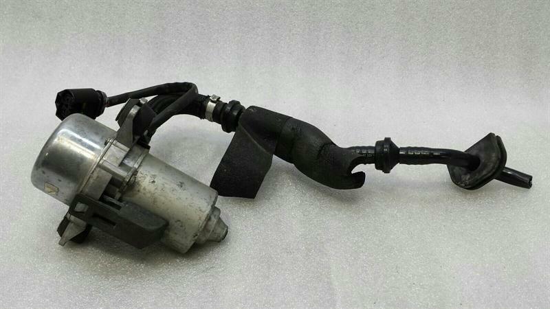 BMW 6 (E63 / E64) BMW 6 Series E63 E64 M6 Vacuum Pump 6769029 Vacuum Pump S85 V10 5.0i Body type: Coupe
Fuel: Petrol