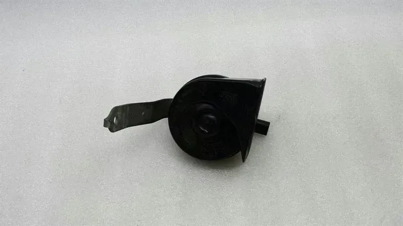 BMW 7 (E65 / E66 / E67 / E68) 5 BMW 7 Series E65 Horn 6968441 Horn Fanfare Low
...