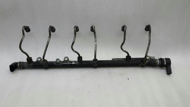 BMW 7 (E65 / E66 / E67 / E68) BMW 7 series E66 E65 injection strip pipe distributor 7795514 fuel rail 730D 3.0D Body type: Saloon
Fuel: Diesel