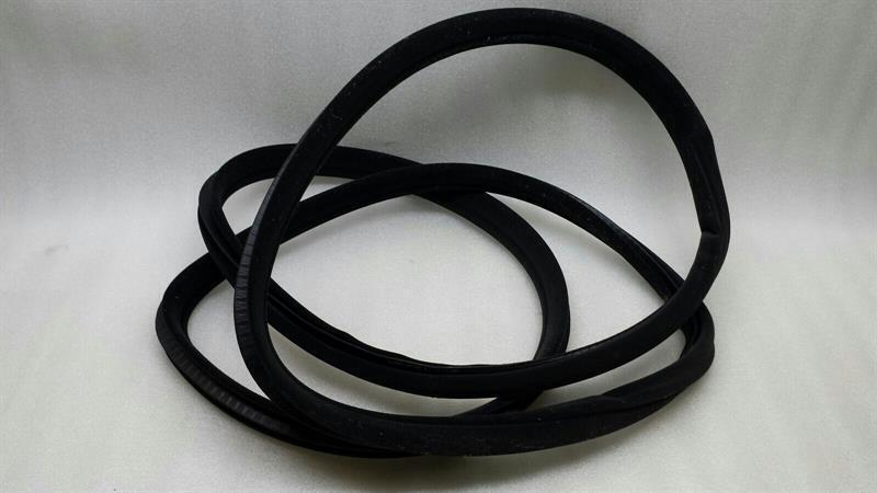 BMW 7 (E65 / E66 / E67 / E68) BMW 7 series E66 Rear door seal 51727044948 Türdichtungen hinten ANTHRAZIT Body type: Saloon
Fuel: Diesel