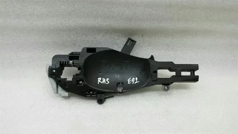 BMW 3 (G20 / G21) BMW 3 Series E92 Door Handle 51217199838 Door Handle Carrier Body type: Unknown
Fuel: Unknown