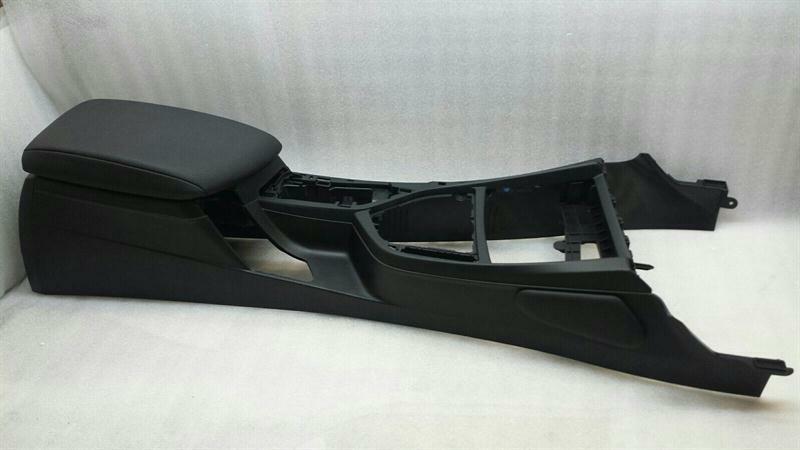 BMW 1 (E81 / E82 / E87 / E88) BMW 1 Series F21 F20 RHD armrest 51169230138 right handlebar Body type: Hatchback
Fuel: Diesel