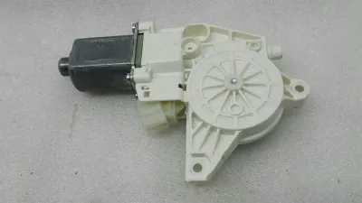 Mercedes ML W166 FRH durvju loga motors A1669060301 logu pacēlājs motors priekšējais RE
