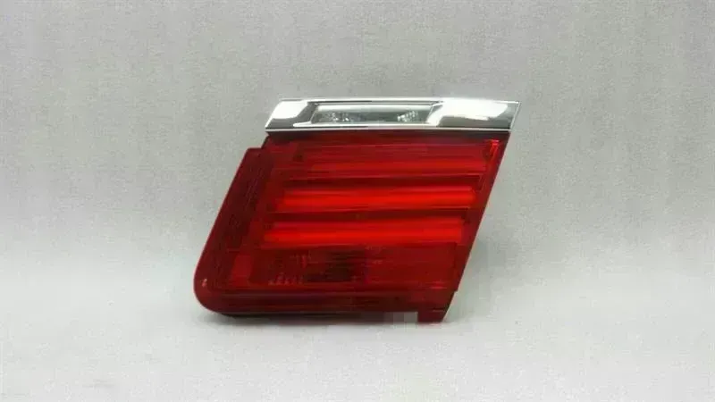 BMW 7 (F01 / F02 / F03 / F04) BMW 7 series F01 taillight rear right 7182206 right rear light boot lid Body type: Saloon
Fuel: Petrol