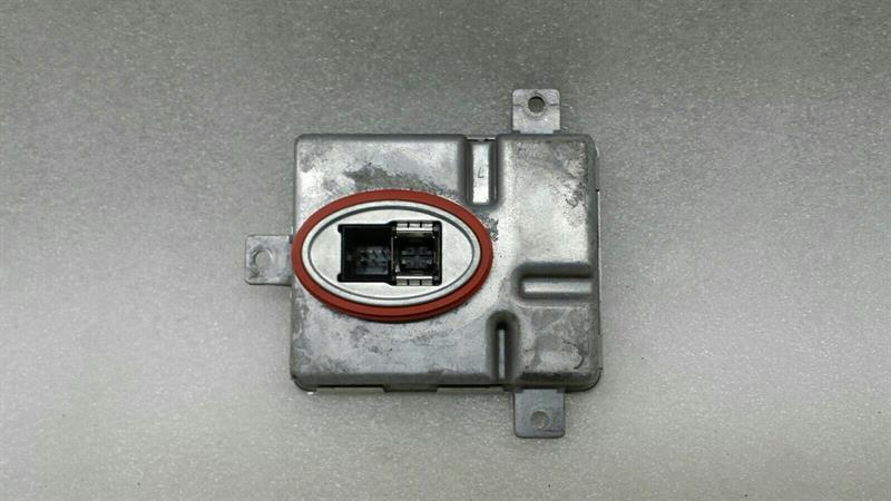 BMW 7 (F01 / F02 / F03 / F04) BMW 7 series F01 xenon control unit ballast 7250624 xenon ballast Body type: Saloon
Fuel: Petrol