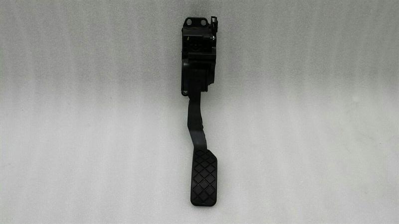 Audi A1 (8X) Audi A1 8X RHD gas pedal (electrical) 6R2723503C right hand drive Body type: Hatchback
Fuel: Petrol