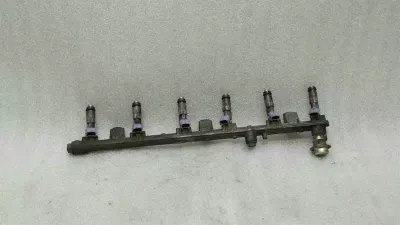 XUS IS200 Fuel Rail 23270-73010 Insprutningsremsa Distributör Injektor komplett