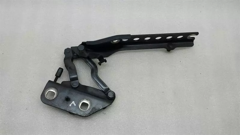 Audi A8 (D3) Audi A8 8E Bonnet Hinge LHS 4E0823301E Bonnet Hinge Left