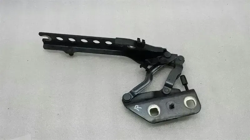 Audi A8 (D3) Audi A8 8E Bonnet Hinge RHS 4E0823302E Bonnet Hinge Right