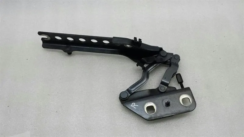 Audi A8 8E Bonnet Hinge RHS 4E0823302E Bonnet Hinge Right