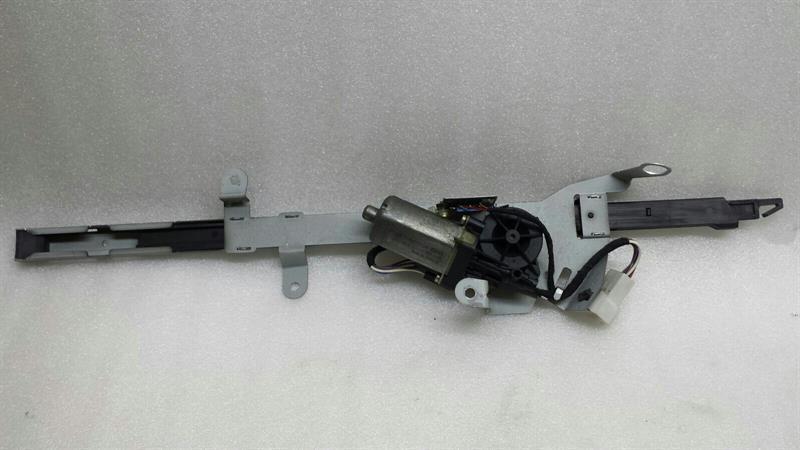 Mercedes-Benz CLK (W209) Mercedes CLK W209 seat belt pretensioner A2038600282 belt strap strap tensioner Body type: Coupe
Fuel: Diesel