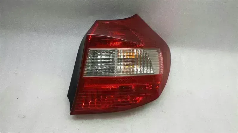 BMW 1 (E81 / E82 / E87 / E88) BMW 1 Series E81 E87 6924502 taillight rear right rear light Body type: Hatchback
Fuel: Diesel
