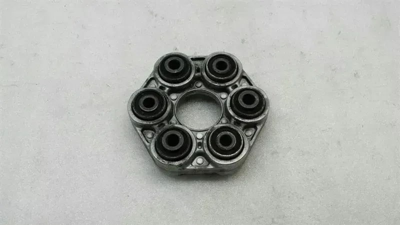 BMW 1 (E81 / E82 / E87 / E88) BMW 1 Series E87 Propshaft Coupling 7605629 Joint Disc Body type: Hatchback
Fuel: Diesel