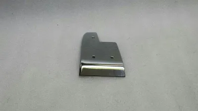 Mercedes CLK W209 prydnadsskydd höger dörr A2097280221 dörr aluminiumkåpa