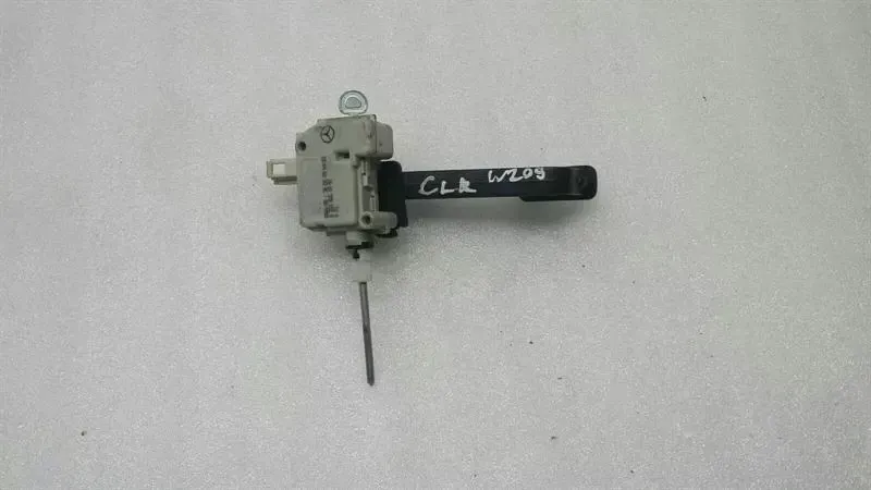Mercedes-Benz CLK (W209) Mercedes CLK W209 Fuel Cap Actuator A2038201997 Fuel Flap Actuator Body type: Coupe
Fuel: Diesel