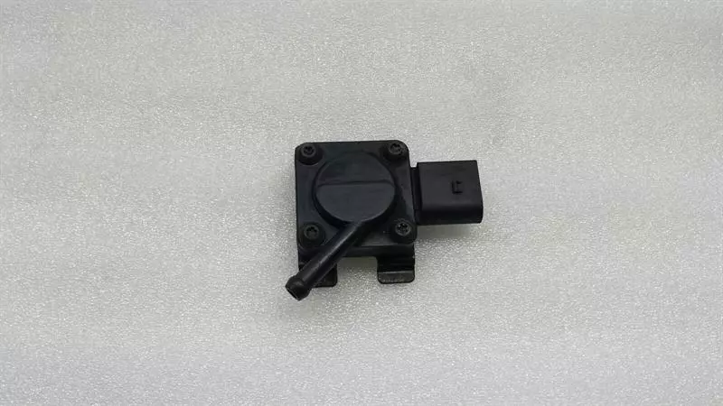 BMW 7 (E65 / E66 / E67 / E68) BMW 7 series E65 E66 dpf pressure sensor 7789219 EXHAUST PRESSURE SENSOR Body type: Saloon
Fuel: Diesel