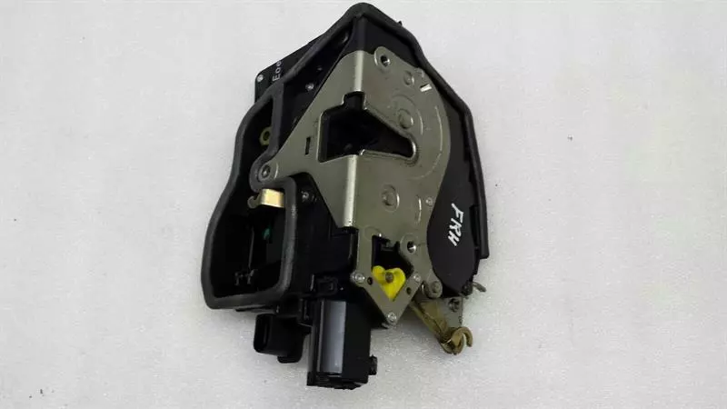 BMW 7 (E65 / E66 / E67 / E68) BMW Comfort Access E65 E66 Door Lock Front Right 7169242 Front Lock KEYLESS GO Body type: Saloon
Fuel: Diesel