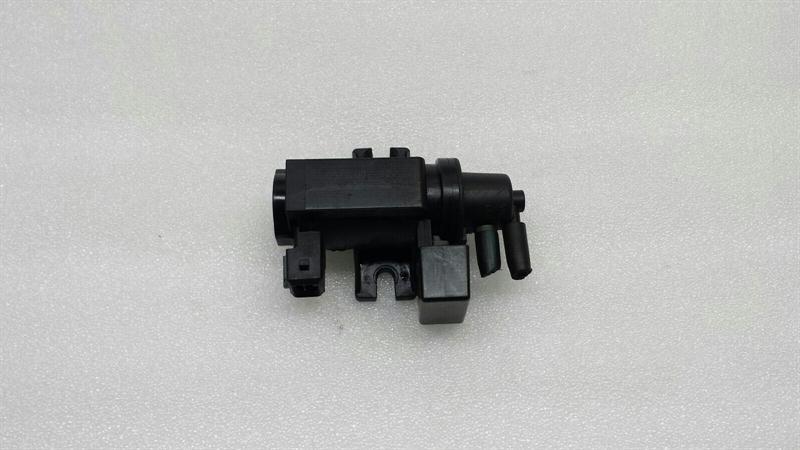 BMW 7 (E65 / E66 / E67 / E68) BMW 7 series E65 E66 pressure converter 7796634 pressure converter Body type: Saloon
Fuel: Diesel