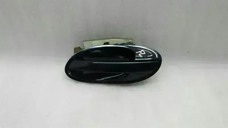 BMW 7 (E65 / E66 / E67 / E68) BMW 7 series E65 E66 door handle FLH 51217191891 door handle right arm RHD Body type: Saloon
Fuel: Petrol