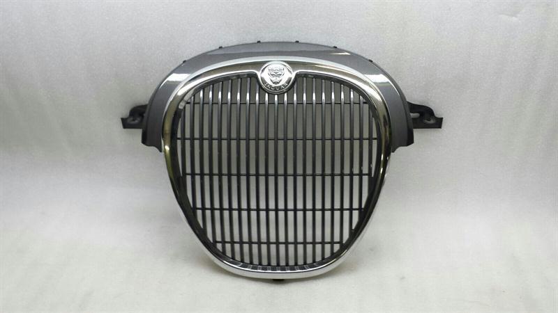Jaguar S-Type Jaguar S-Type Front Grille XR840243 Radiator Grille Body type: Saloon
Fuel: Diesel