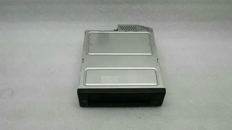 BMW 6 (E63 / E64) BMW 6 Series E63 E60 E64 E61 CD Changer 65126938975 CD Changer Body type: Coupe
Fuel: Petrol