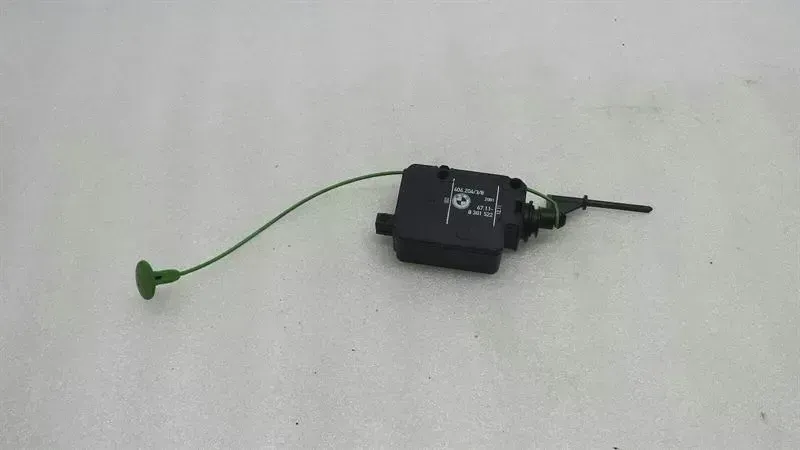 BMW 7 (E65 / E66 / E67 / E68) BMW 7 series E65 fuel cap actuator 67118381522 fuel flap actuator Body type: Saloon
Fuel: Petrol