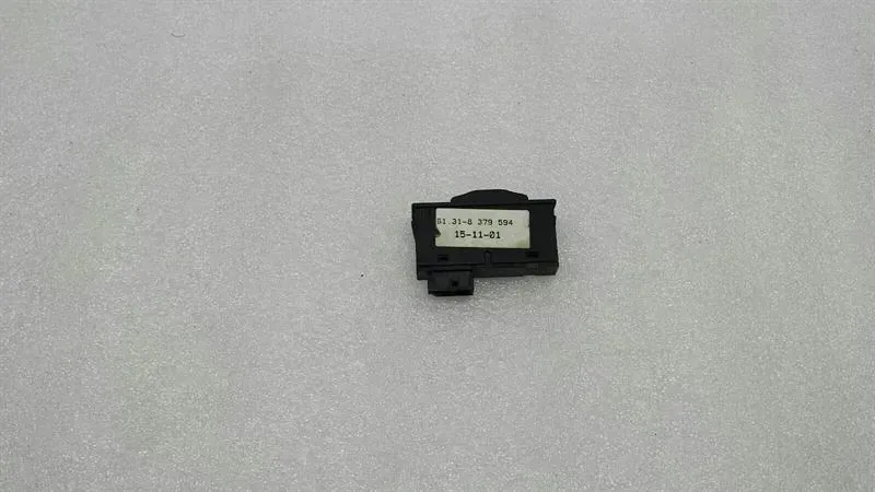 BMW 7 (E65 / E66 / E67 / E68) BMW 7 series E65 distribution switch 8379594 battery shut-off switch Body type: Saloon
Fuel: Petrol