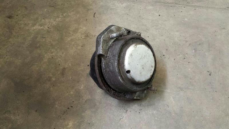 BMW 7 (E65 / E66 / E67 / E68) BMW 7 series E65 E66 745i engine mount 22116754614 engine bearing carrier Body type: Saloon
Fuel: Petrol