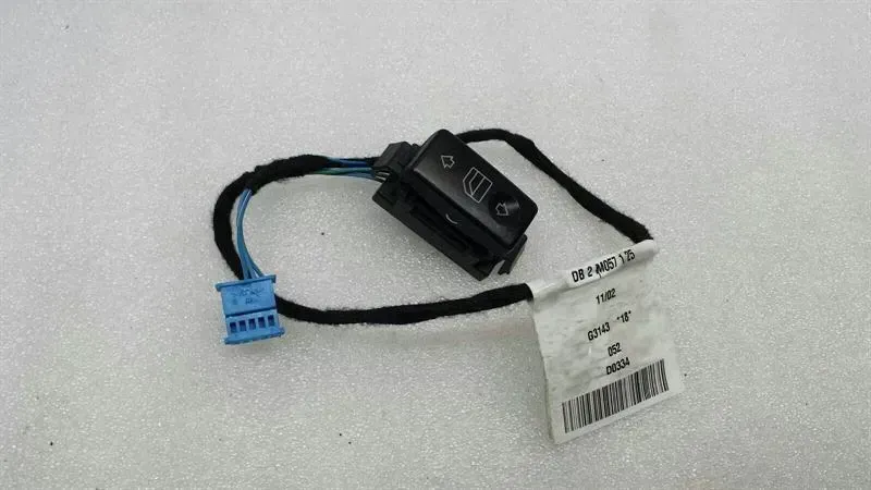 Mercedes-Benz A (W168) Mercedes CL W215 Window Switch A2208213379 Switch Power Window Body type: Coupe
Fuel: Petrol